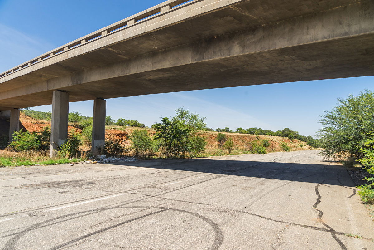 Derelict Underpass HDRI • Poly Haven