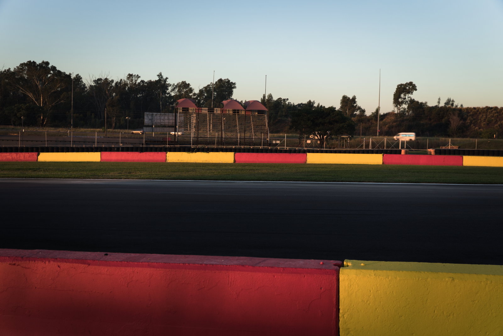 Zwartkops Straight Sunset backplate