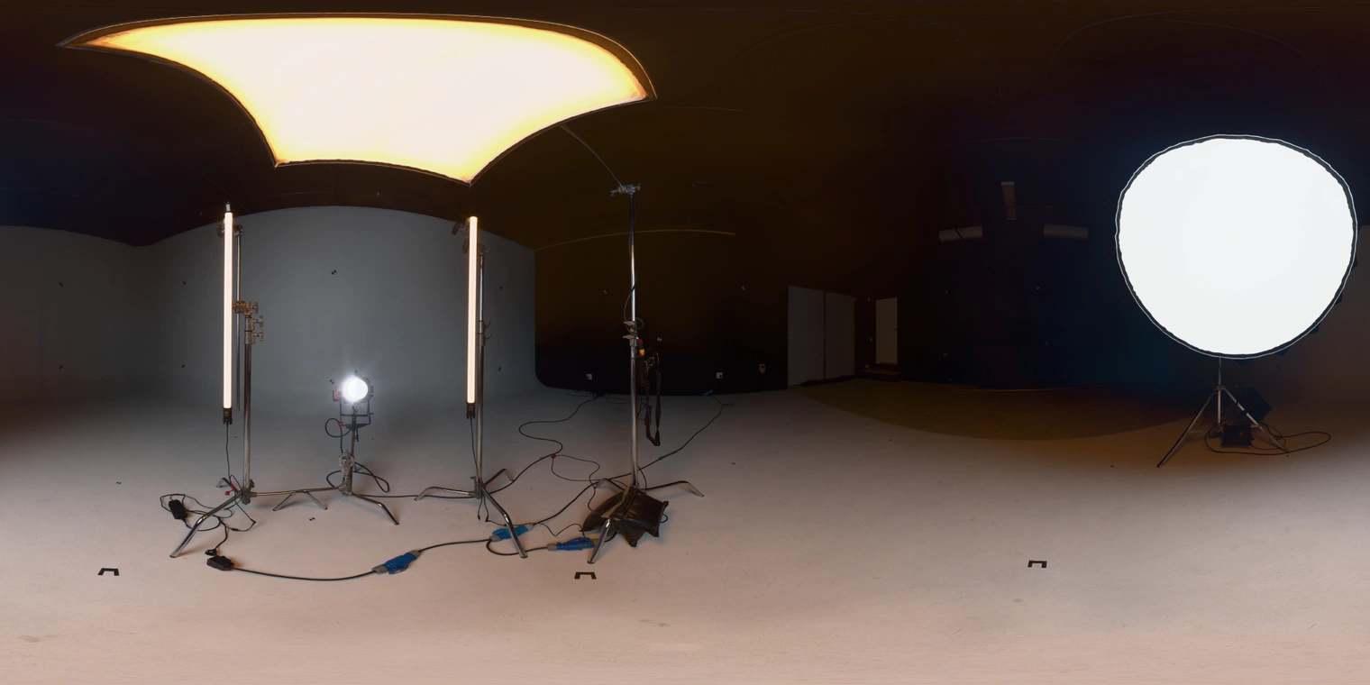 Free HDRI - warm studio lighting with a large rectangular overhead softbox, umbrella, tubes and a spotlight. Ideal for portraits, product shots and lookdev.