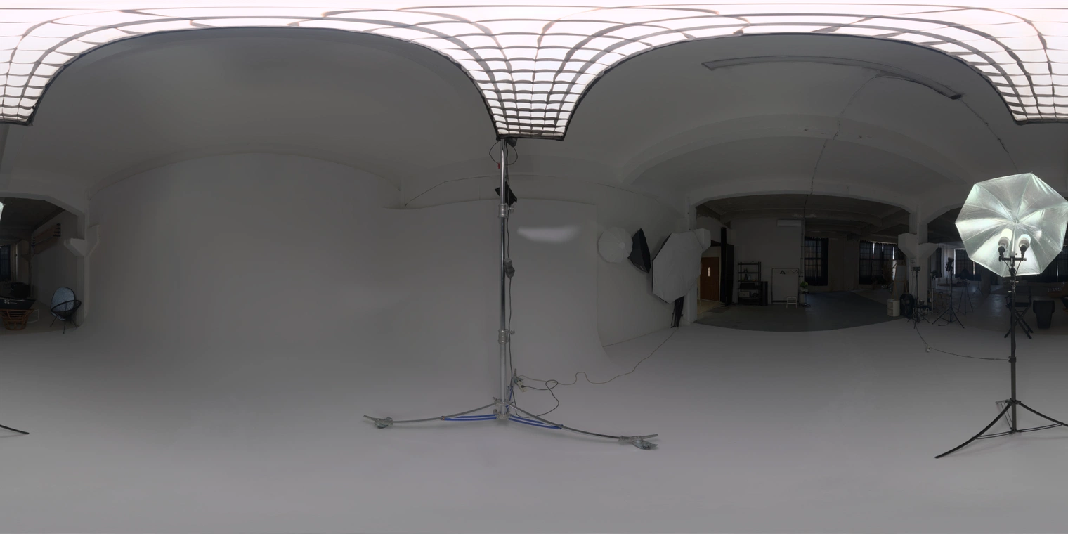Free 20K HDRI, unclipped - overhead soft grid with umbrellas and reflectors, white cyclorama and studio lamps; ideal for studio product & portrait shots.