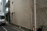 Rounded Square Tiled Wall - Context_01